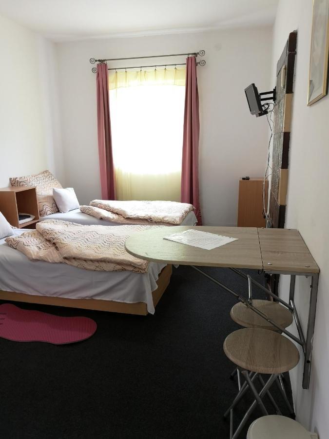 Vendeghaz Kalocsa Hotel Bagian luar foto