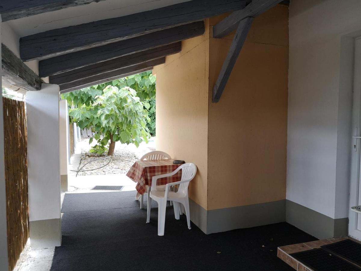 Vendeghaz Kalocsa Hotel Bagian luar foto